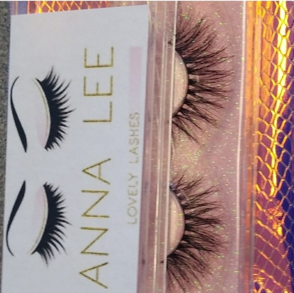 Other - FREE bag w/ Celebrity Style Mink Lashes
